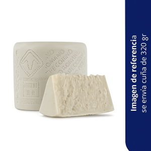 Pecorino Romano DOP queso italiano elaborado con leche de oveja disponible en Maestri Milano